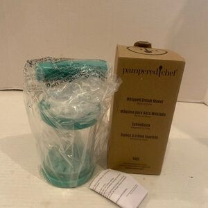 Pampered Chef Teal Whipped Cream Maker with Box